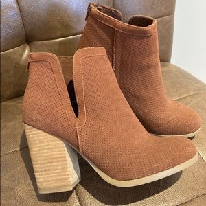 Tan heeled boots